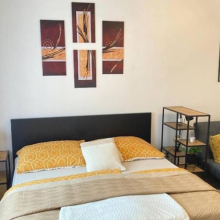 Byt Ve Vrsovicich K Pronajmuti - Cozy Apartment Vrsovice Praga Exterior foto