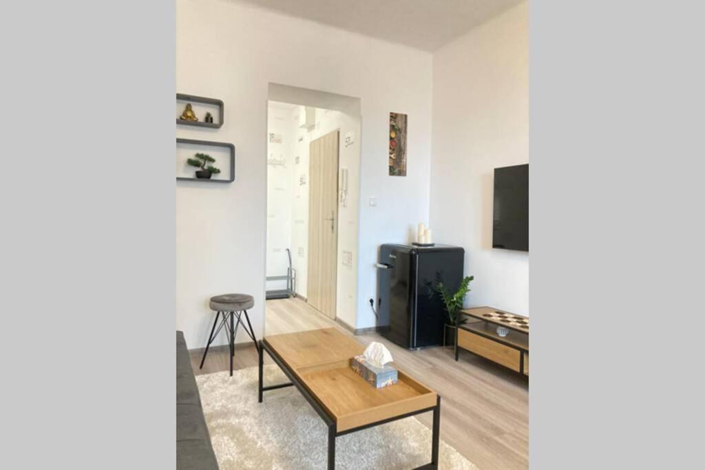 Byt Ve Vrsovicich K Pronajmuti - Cozy Apartment Vrsovice Praga Exterior foto